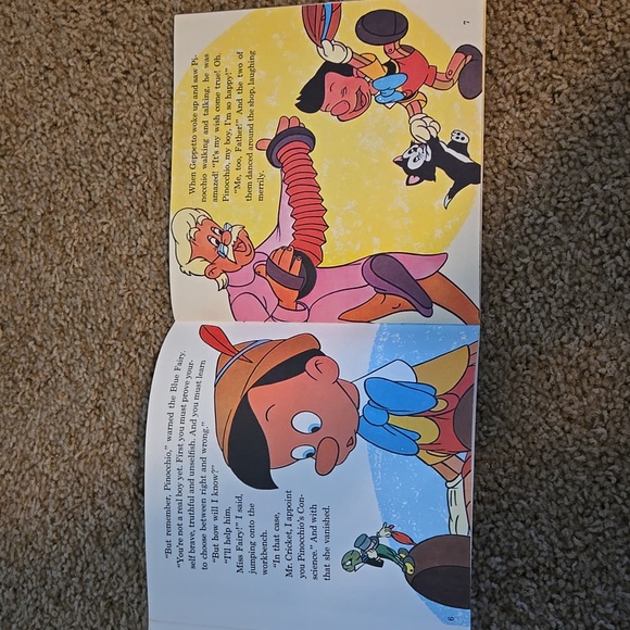 Walt Disneys Story of Pinocchio Read-Along Book & 7 Inch 33 1/3 RPM Record - Picture 5 of 5